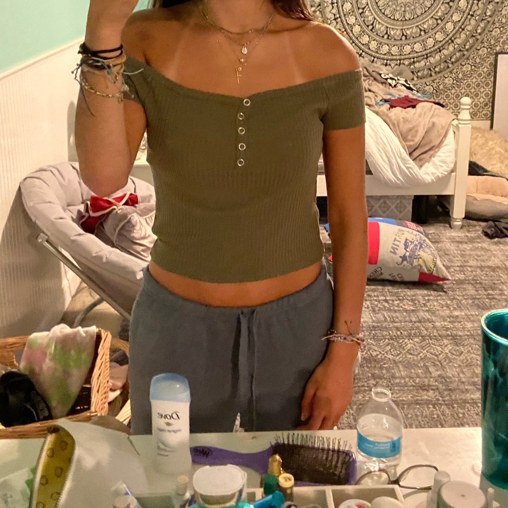 Off the shoulder cropped tshirt